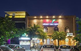 Treebo Punjabi Nature Residency, Near Faridabad Railway Station